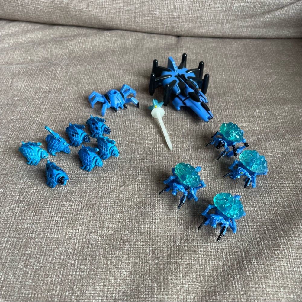 War planets vintage trendmasters planet ice moon alpha bugs 1997